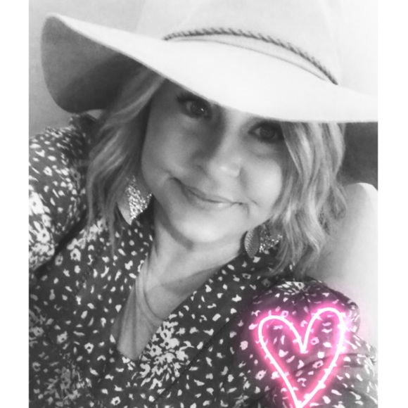 Meet your Posher, Sharon - Picture 1 of 1